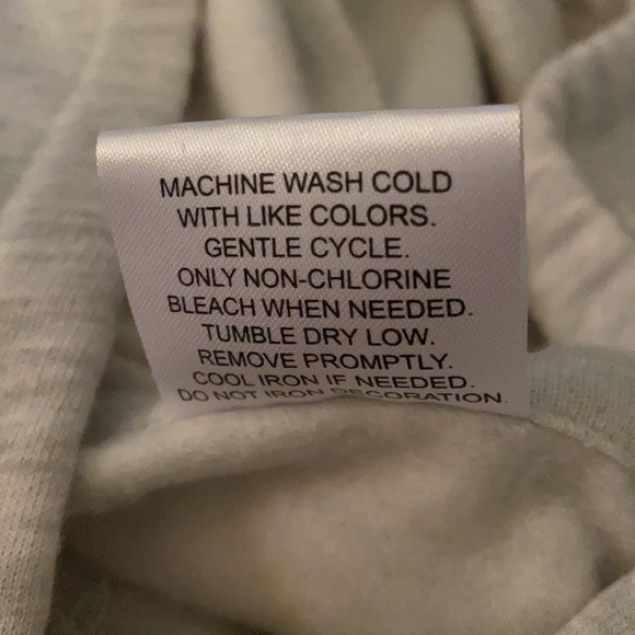 Peanuts Christmas Sweatshirt NWOT - Picture 6 of 8